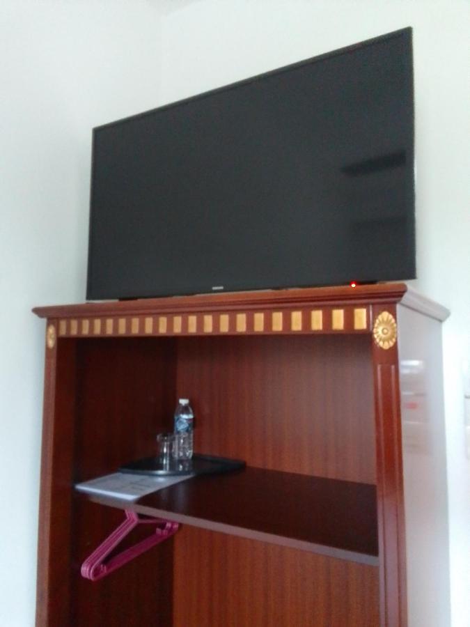 Super Oyo 90464 Borneo Suites Hotel Kota Kinabalu Eksteriør billede
