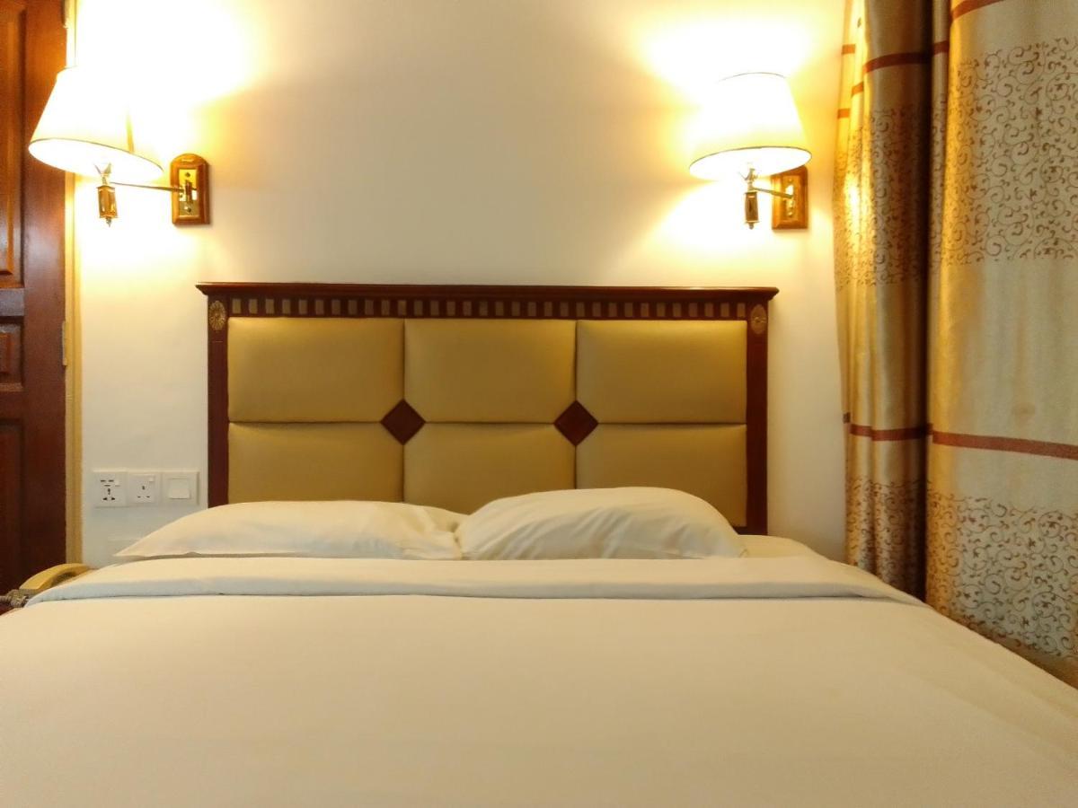 Super Oyo 90464 Borneo Suites Hotel Kota Kinabalu Eksteriør billede