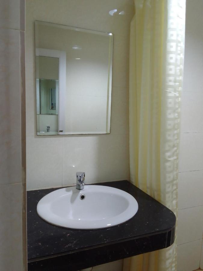 Super Oyo 90464 Borneo Suites Hotel Kota Kinabalu Eksteriør billede