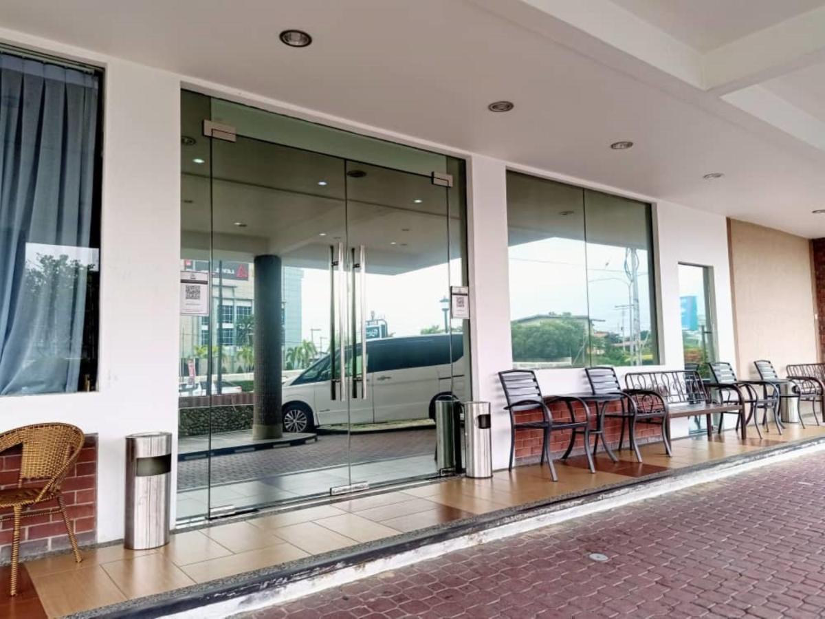 Super Oyo 90464 Borneo Suites Hotel Kota Kinabalu Eksteriør billede